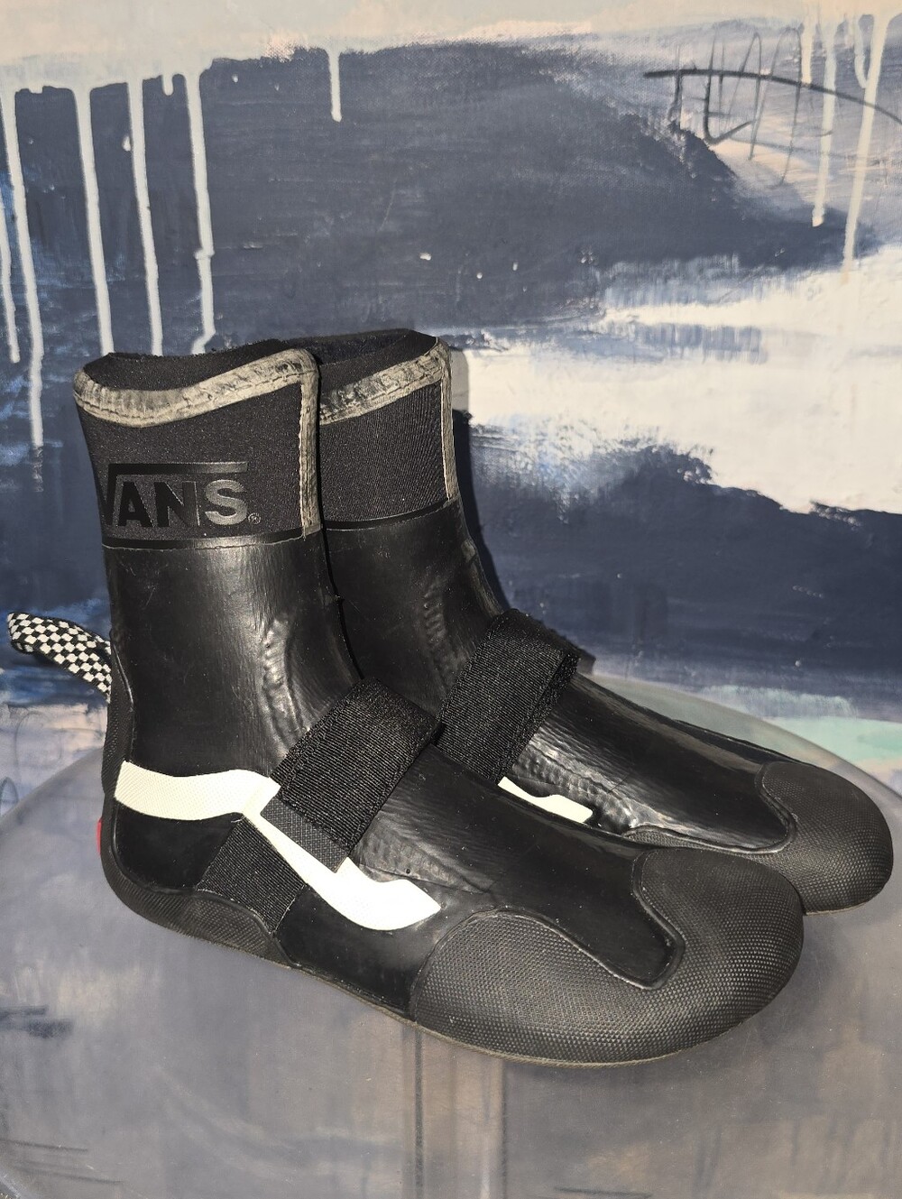 NWOT Vans Surf Boot Hi 3mm Black Men’s Size 4/Women 5.5No original packaging.